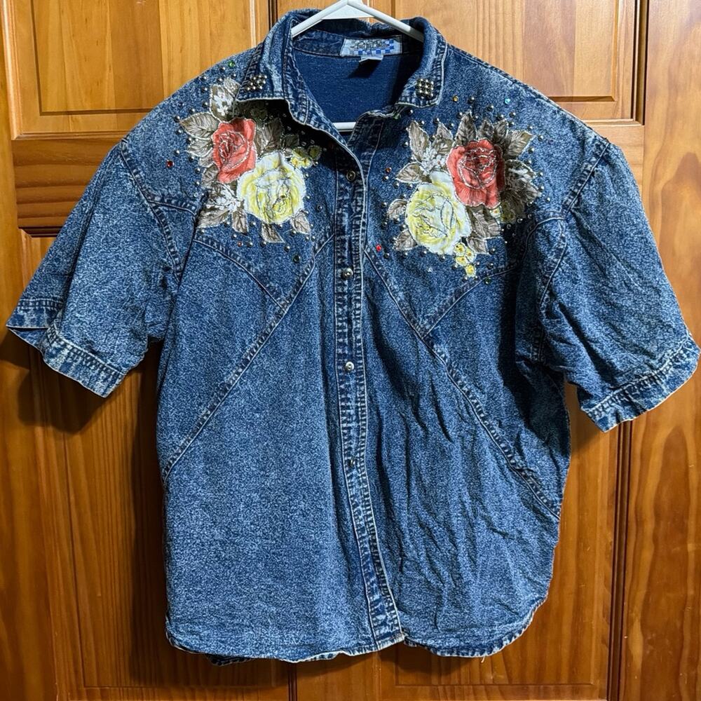 Vintage Pretty Bleu Bedazzled Applique Floral Jean Denim Women's Buttoned Shirt